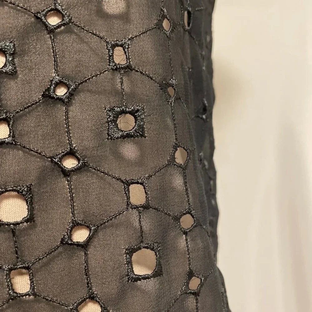 The Limited Open Eyelet‎ Style Double Layered Sleeveless Top Evening Classy - Picture 6 of 7